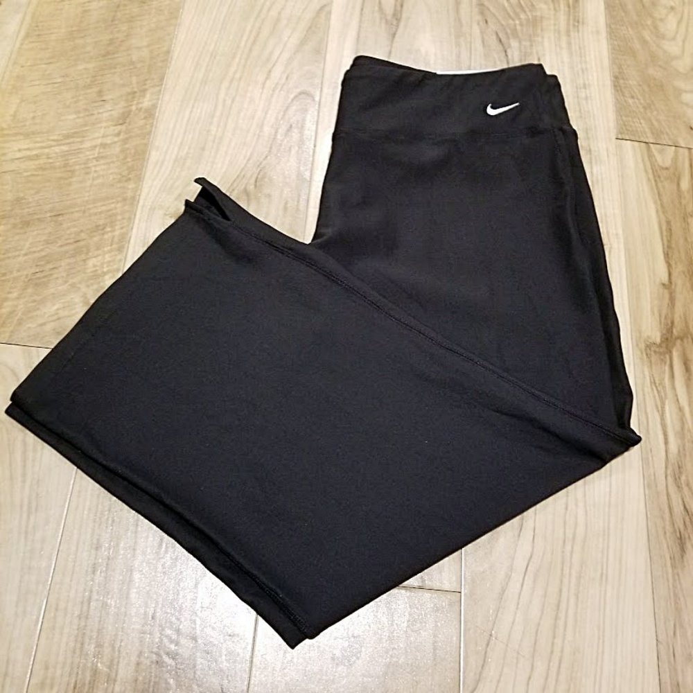 NIKE Perfect Fit Dry Capri Pants Womens Size XL Wide Leg Crop Black Workout Yoga